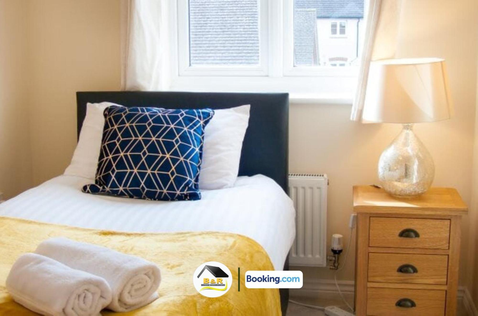3 Bedroom House By B And R Serviced Accommodation Amesbury With Super Fast Wi-Fi 145Mbps מראה חיצוני תמונה