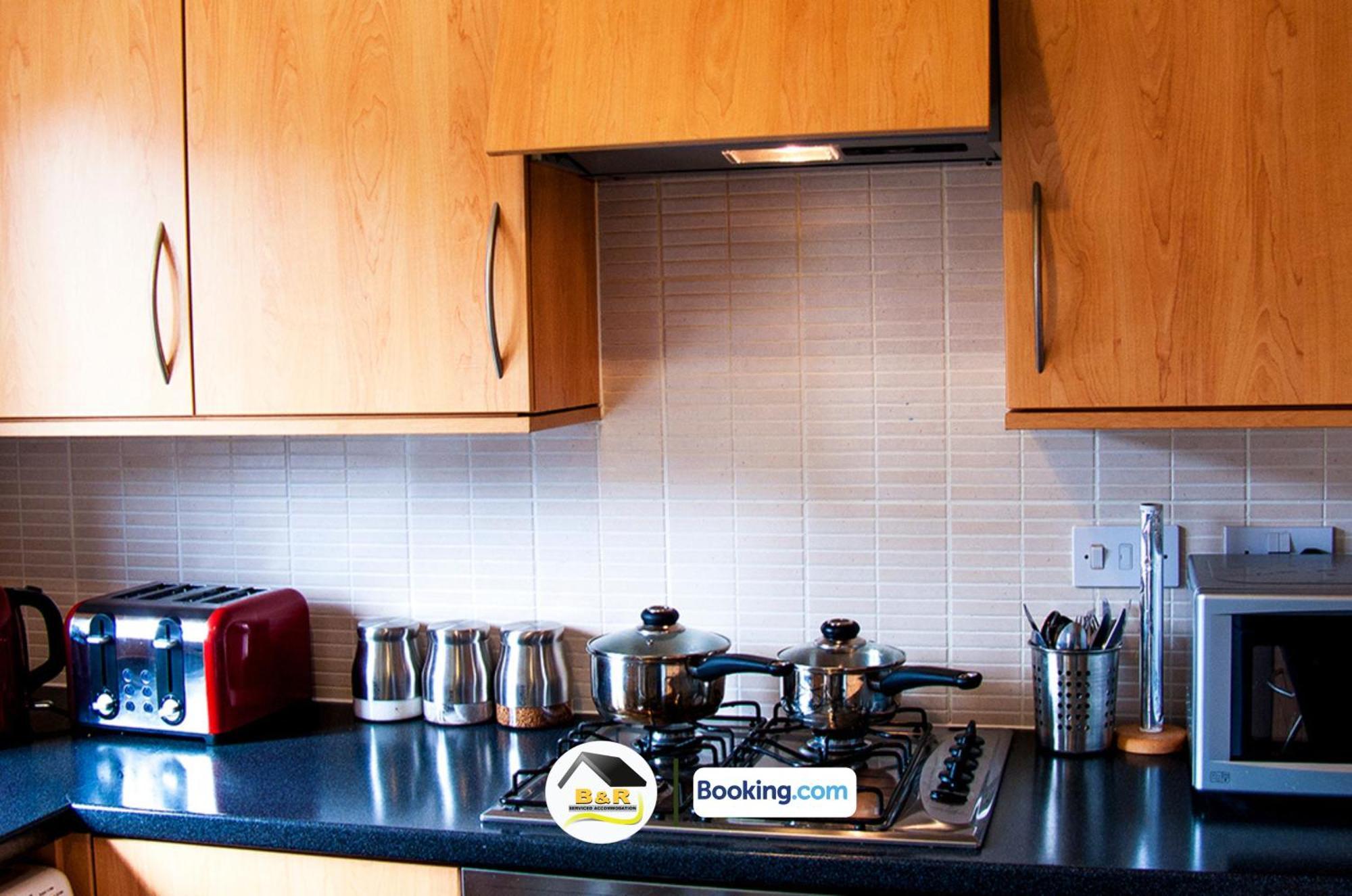 3 Bedroom House By B And R Serviced Accommodation Amesbury With Super Fast Wi-Fi 145Mbps מראה חיצוני תמונה