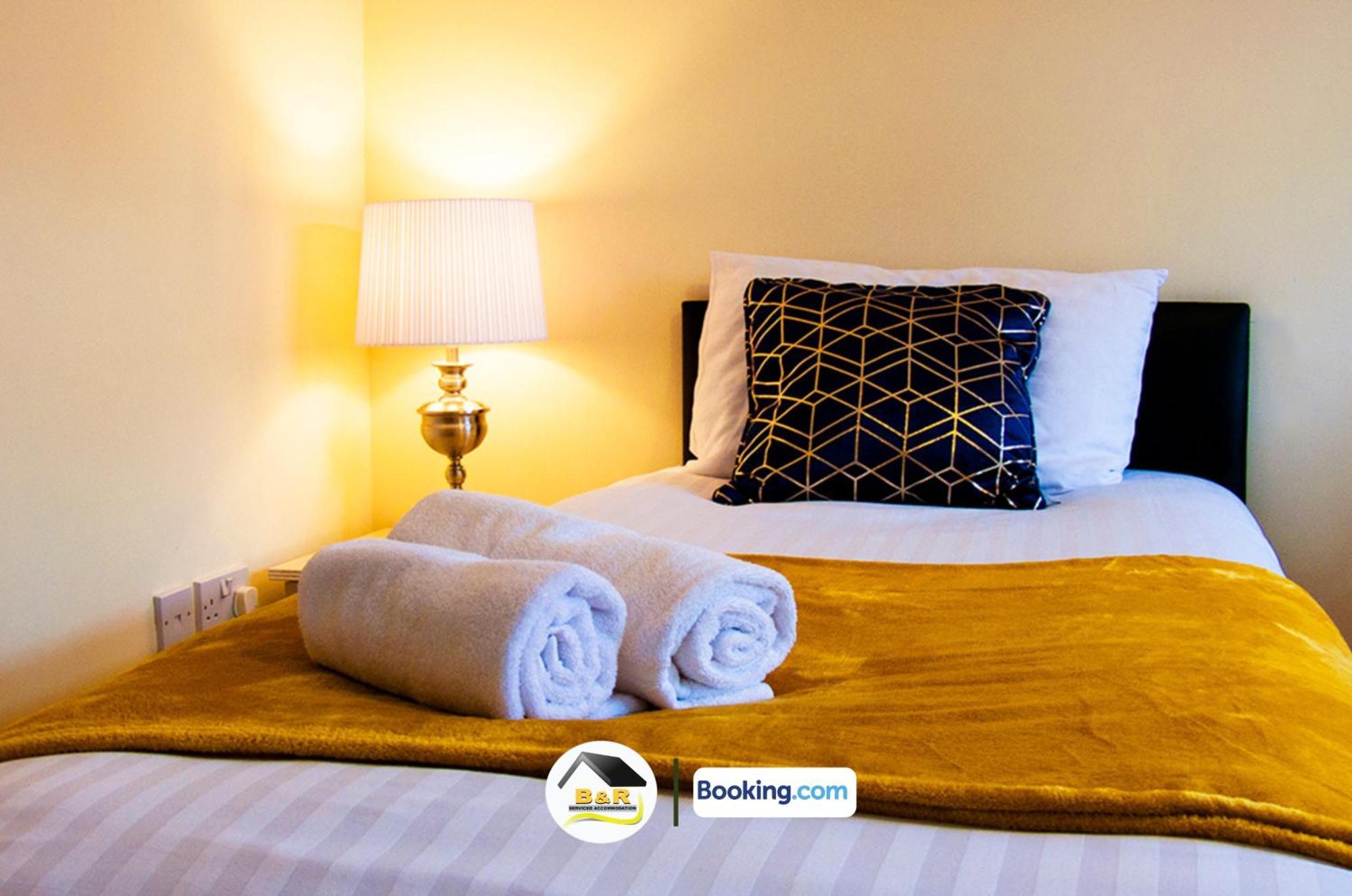 3 Bedroom House By B And R Serviced Accommodation Amesbury With Super Fast Wi-Fi 145Mbps מראה חיצוני תמונה