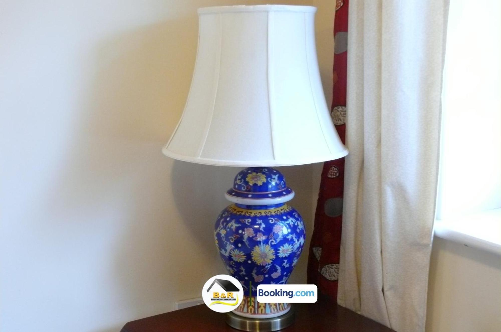 3 Bedroom House By B And R Serviced Accommodation Amesbury With Super Fast Wi-Fi 145Mbps מראה חיצוני תמונה