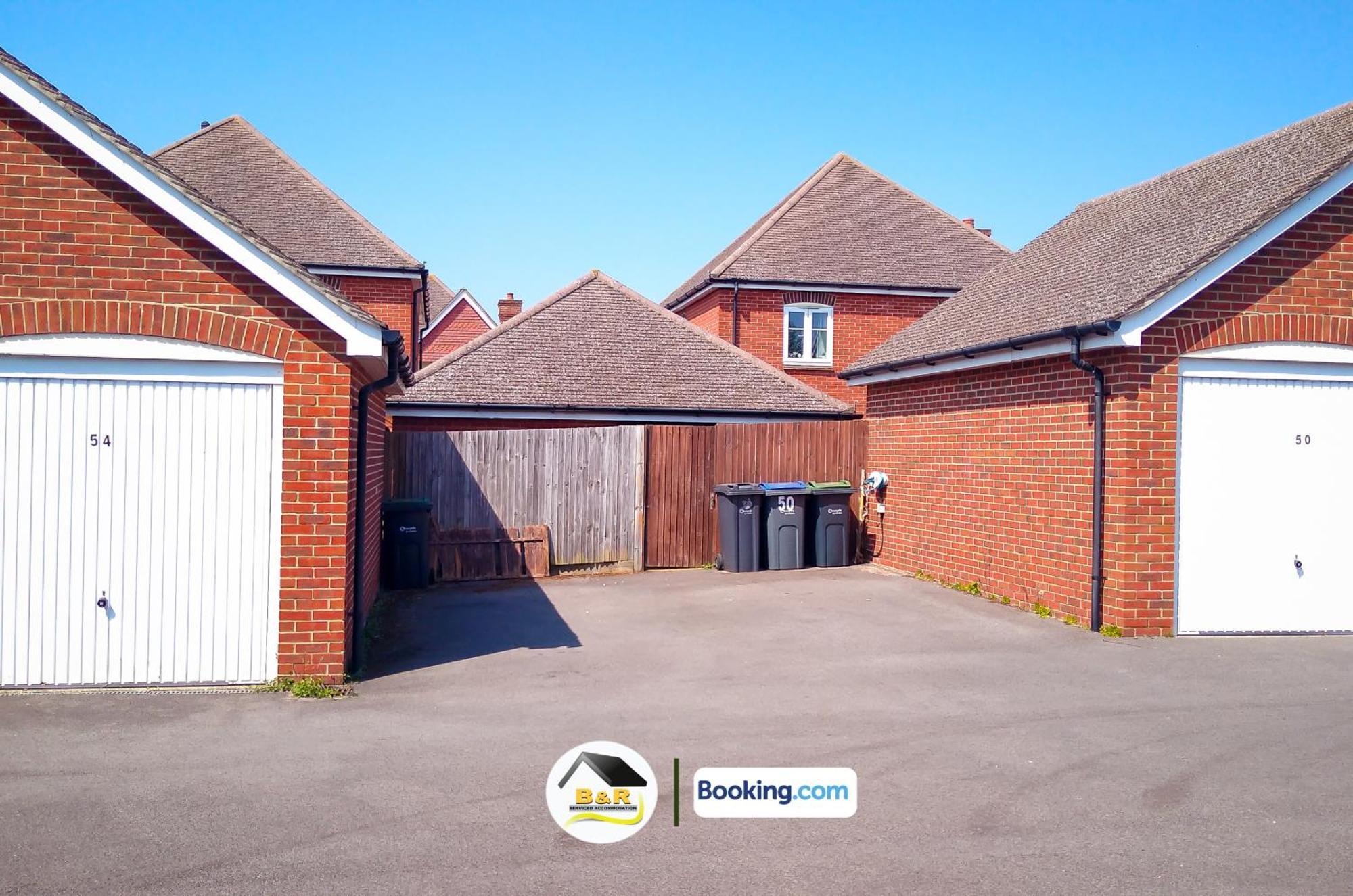 3 Bedroom House By B And R Serviced Accommodation Amesbury With Super Fast Wi-Fi 145Mbps מראה חיצוני תמונה