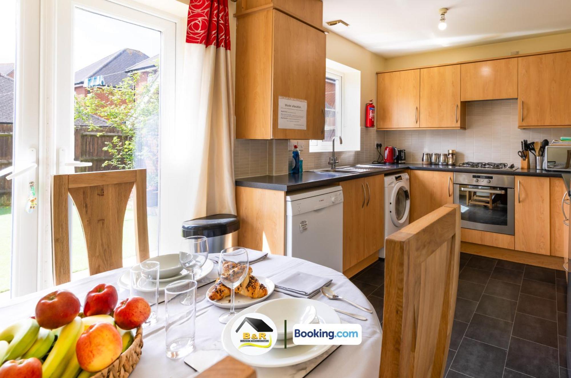 3 Bedroom House By B And R Serviced Accommodation Amesbury With Super Fast Wi-Fi 145Mbps מראה חיצוני תמונה