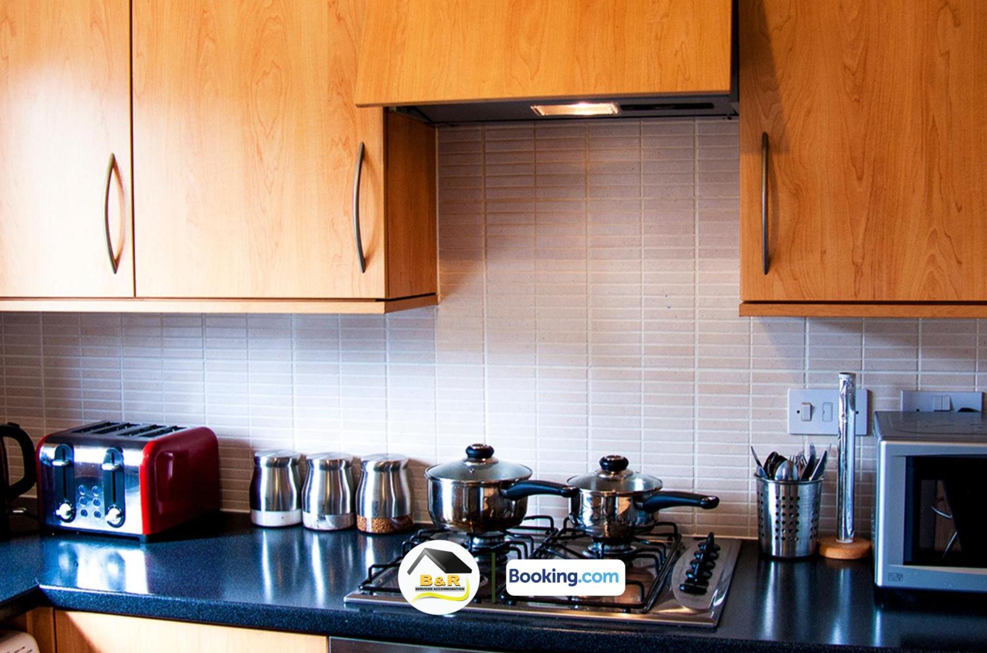 3 Bedroom House By B And R Serviced Accommodation Amesbury With Super Fast Wi-Fi 145Mbps מראה חיצוני תמונה