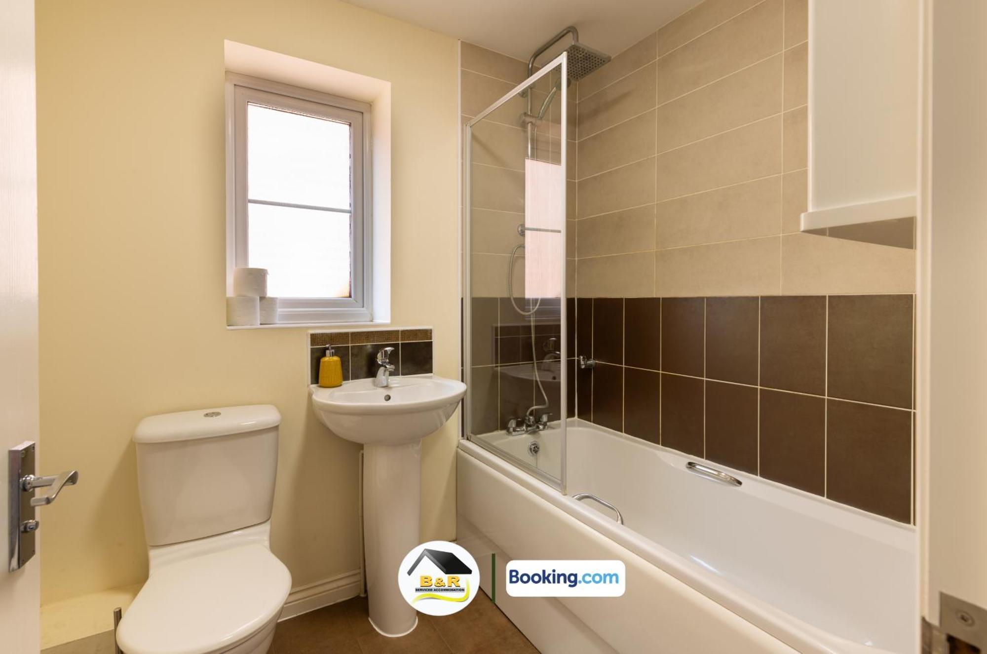 3 Bedroom House By B And R Serviced Accommodation Amesbury With Super Fast Wi-Fi 145Mbps מראה חיצוני תמונה