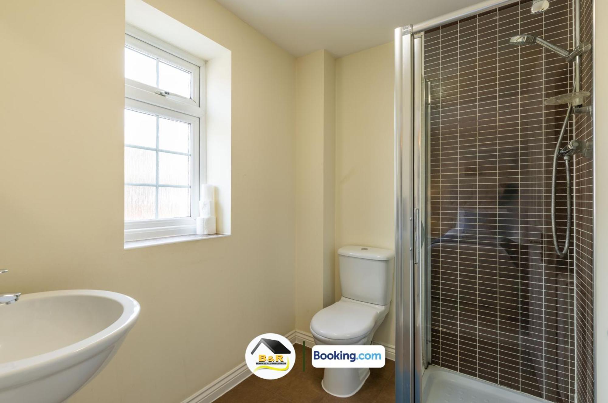3 Bedroom House By B And R Serviced Accommodation Amesbury With Super Fast Wi-Fi 145Mbps מראה חיצוני תמונה